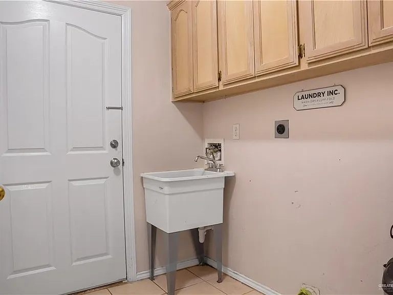2212 Lilly Cove Dr — Photo 15
