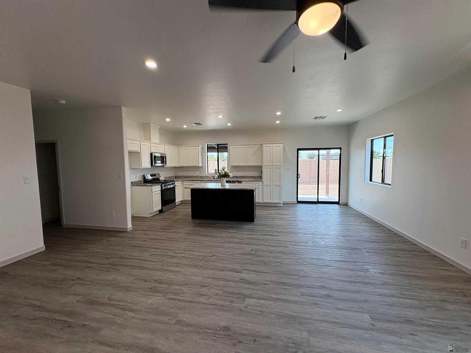 4 bed, 2.0 bath, 1575 sqft, $2,300 — Photo 2