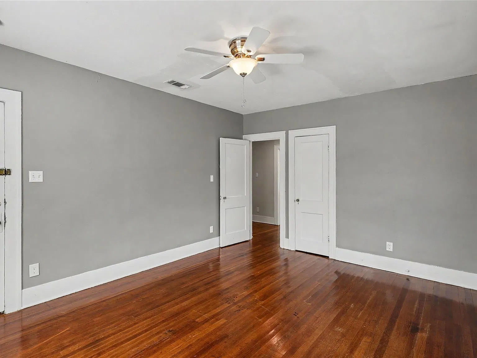 2 bed, 1.0 bath, 3227 sqft, $1,525 — Photo 3