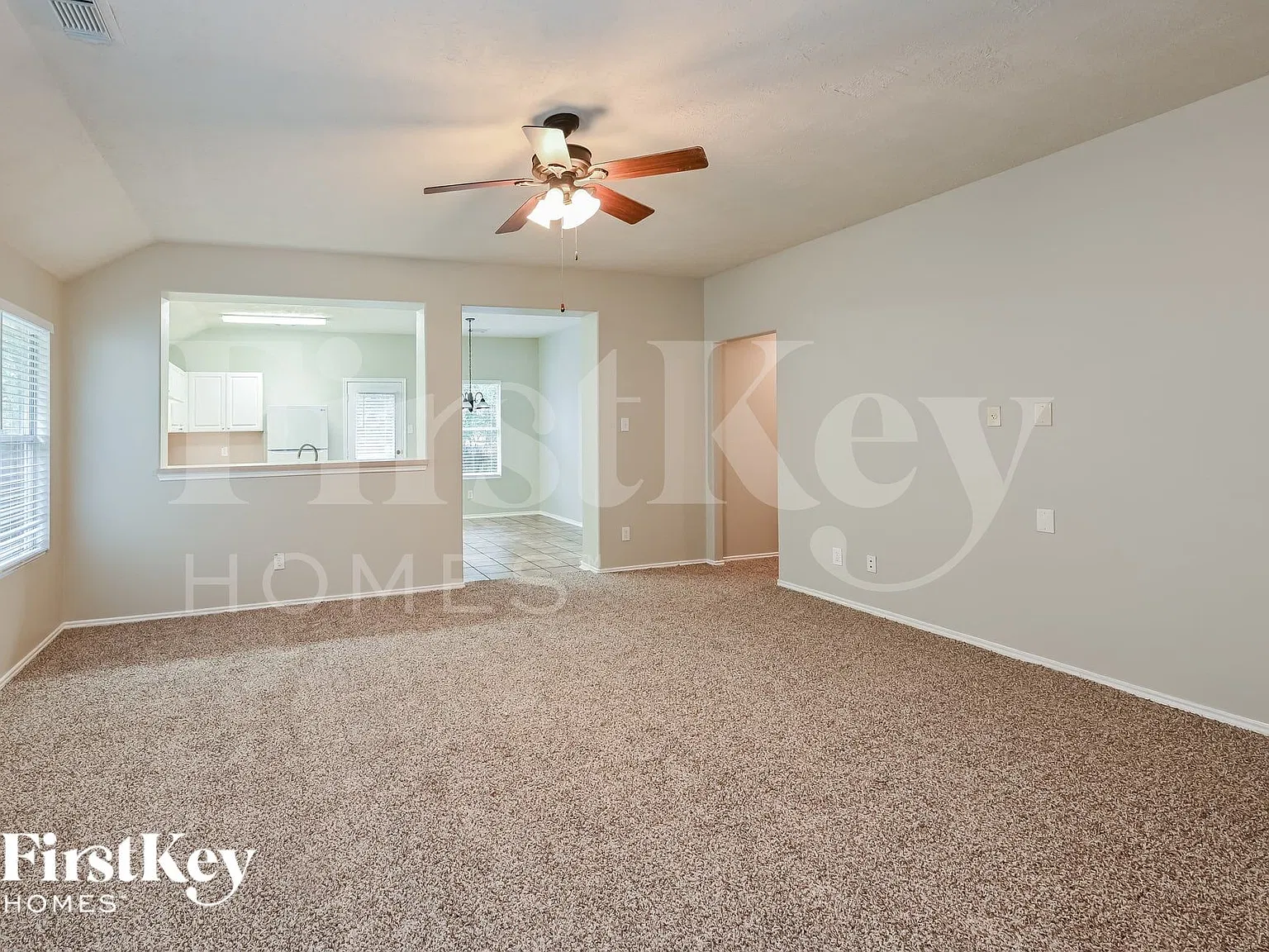 3 bed, 2.0 bath, 1424 sqft, $2,090 — Photo 4
