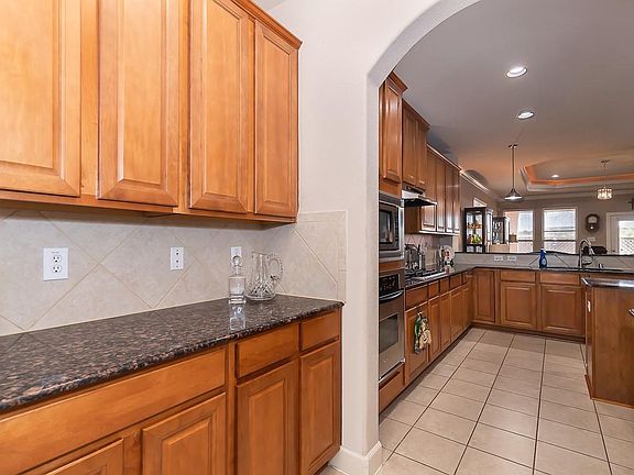 5th image of 1652 Cecina St