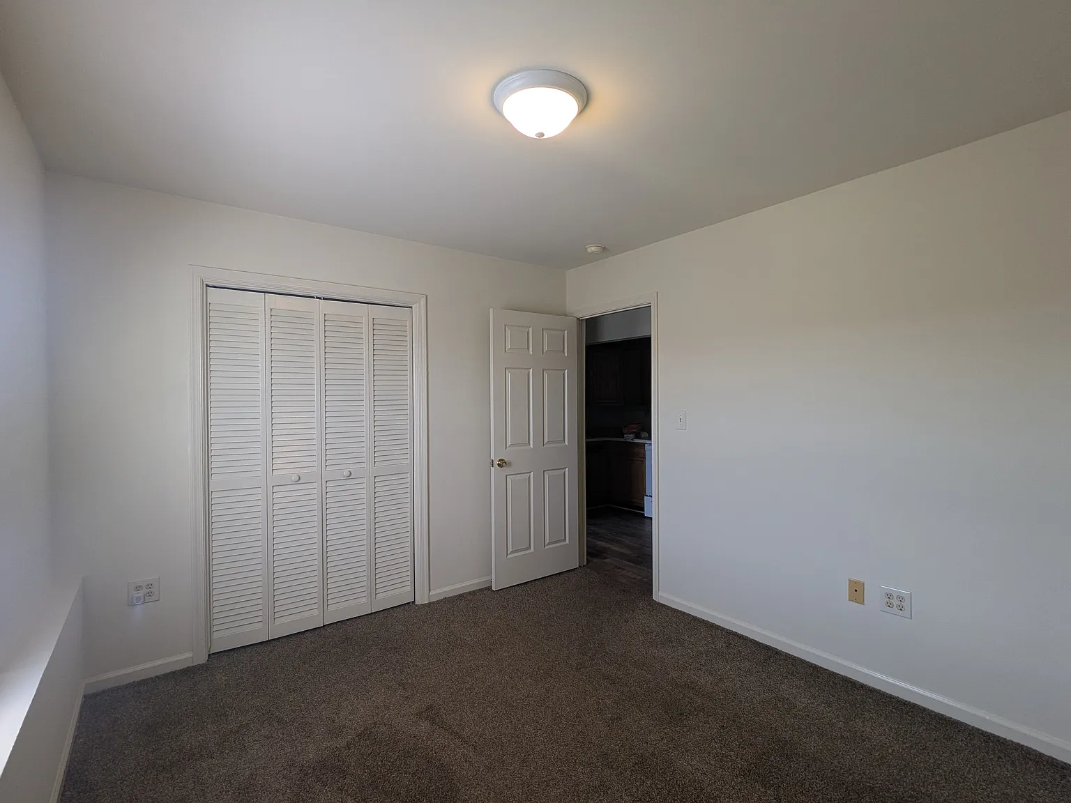 2 bed, 1000 sqft, $1,275 — Photo 4