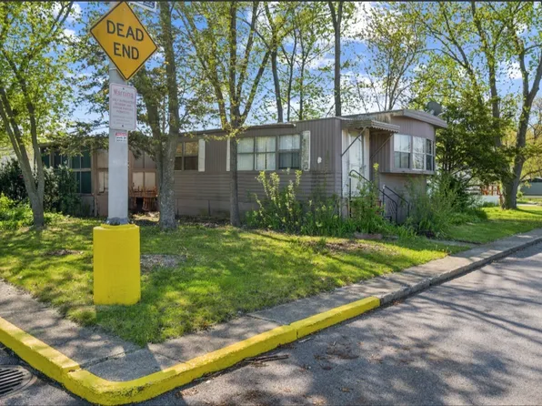 851 Mackey Ln, Elgin, IL 60120