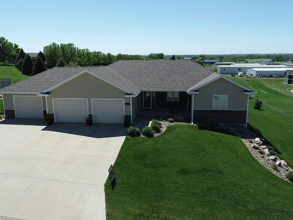 1st image of 737 Riverview Dr