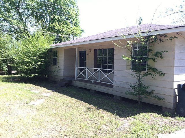 1st image of 901 Warrenton Ln