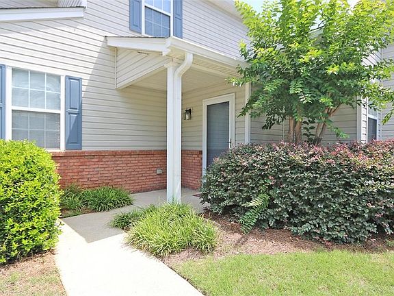 2nd image of 611 Bedford Ct
