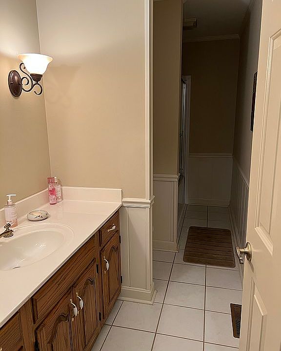 1st image of 303 Canterbury Dr
