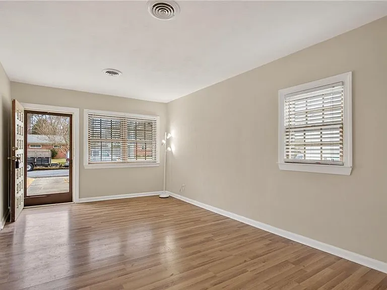 724 S Westgrove Rd — Photo 14