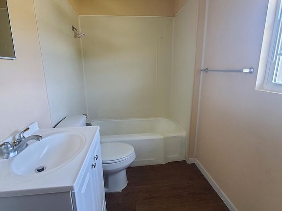 5th image of 633 Robinson St APT 1