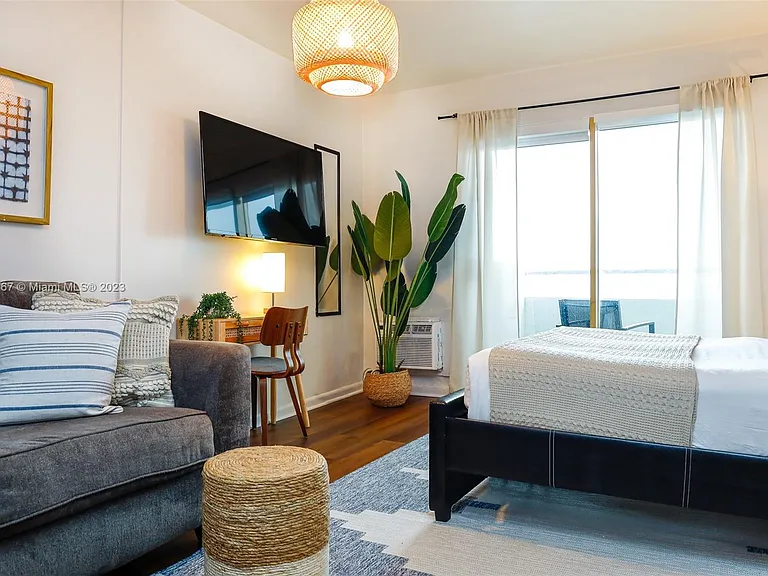 7904 West Dr #812 — Photo 4
