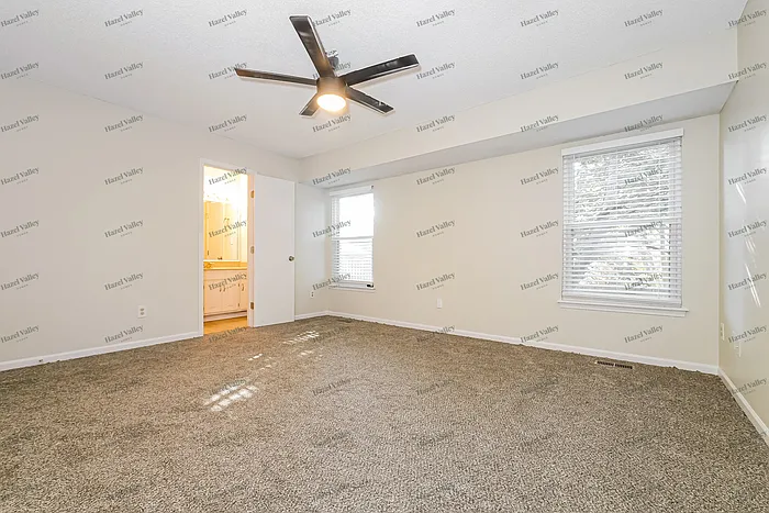 532 NE Wood Ct — Photo 9