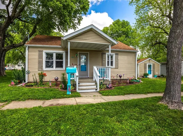 911 E Washington Ave, Greenville, IL 62246