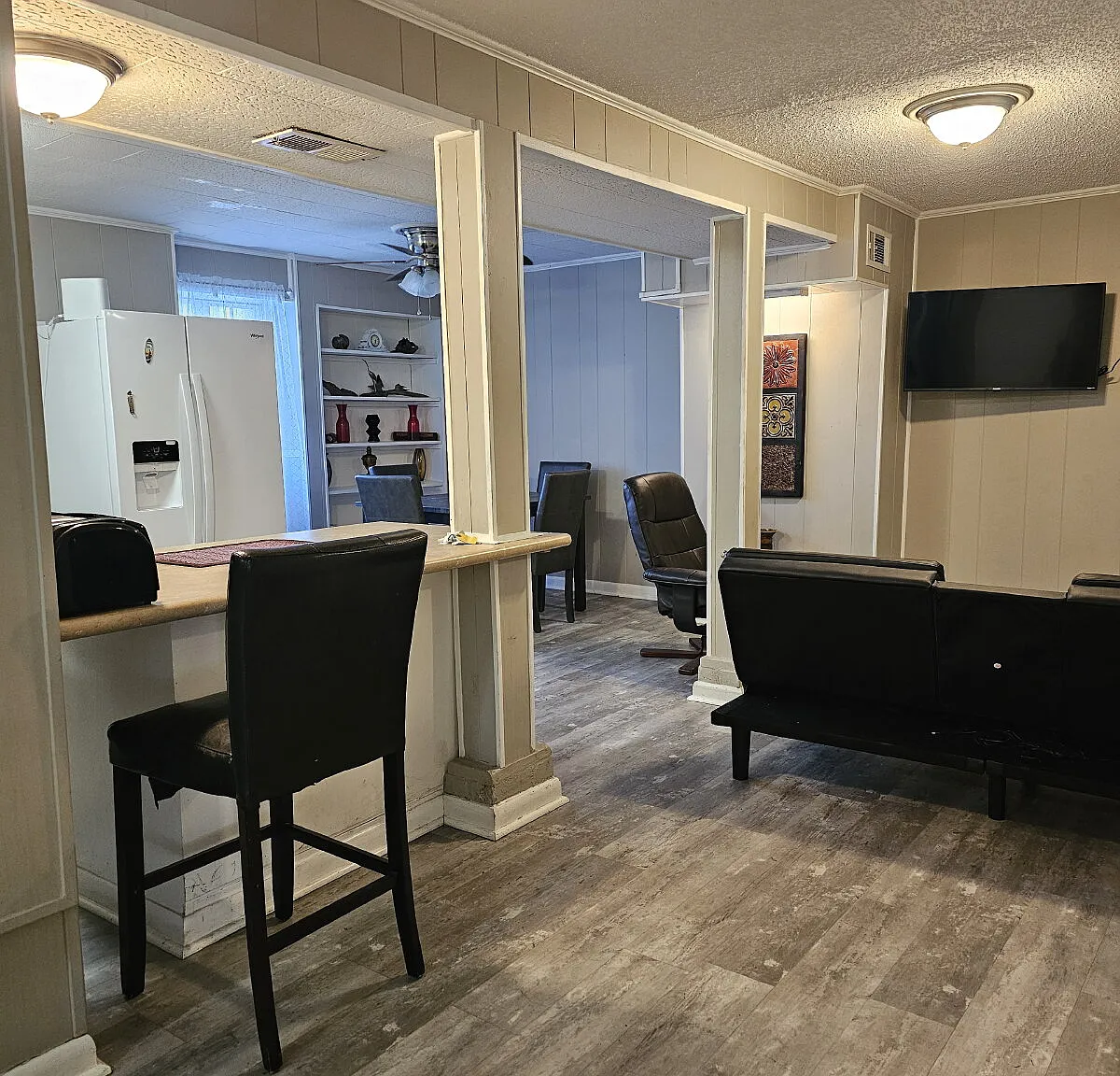 2 bed, 1.0 bath, $2,400 — Photo 1