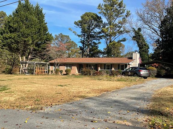 3rd image of 488 Creek View Dr