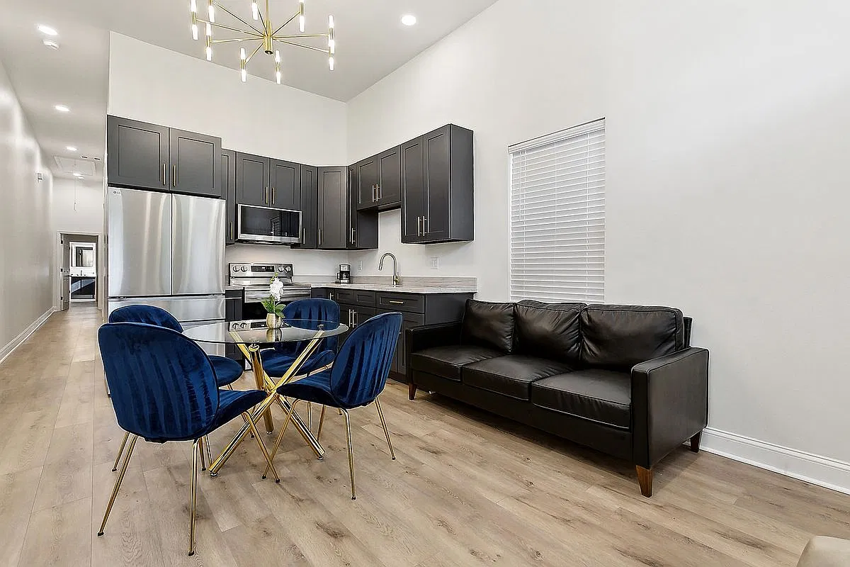 3 bed, 2.0 bath, 1860 sqft, $1,850 — Photo 2