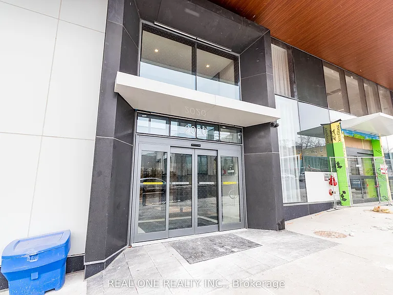 2020 Bathurst St #722 — Photo 1