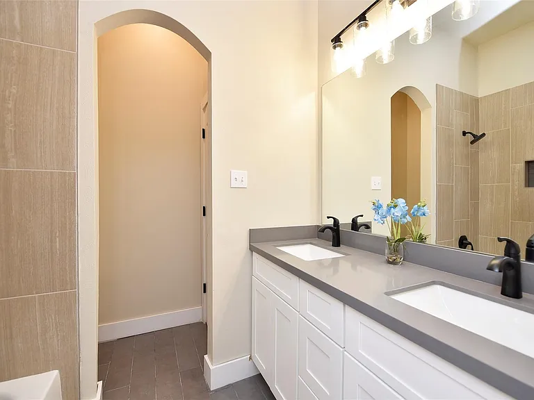 7715 Butler Lakes Ct — Photo 20