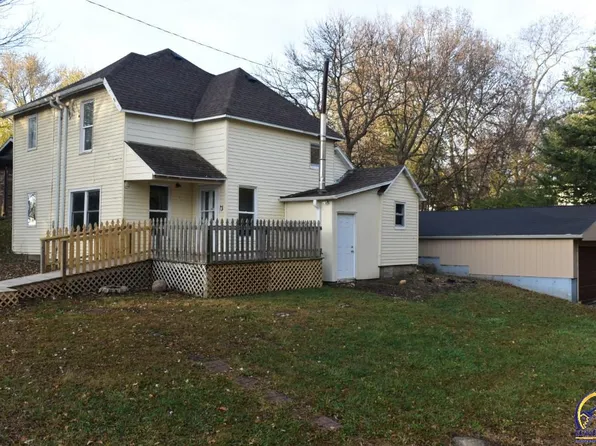 920 Oak St, Valley Falls, KS 66088