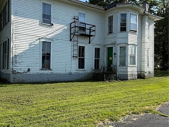 4th image of 413 Swan St