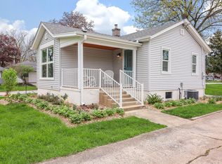 102 E 56th St, Westmont, IL 60559