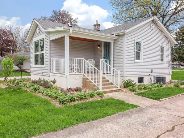 102 E 56th St, Westmont, IL 60559