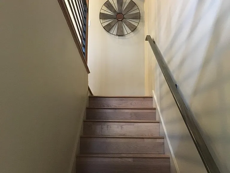 stairs between floor 1/2