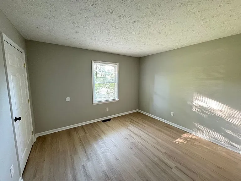 105 Astor Pl — Photo 3