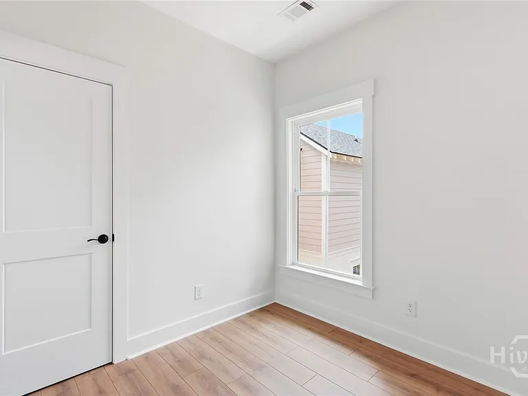 1314 E 38th St — Photo 35