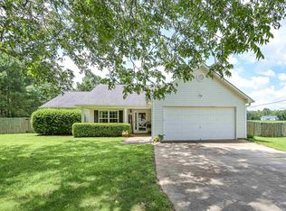 22 Sunrise Dr, Grantville, GA 30220