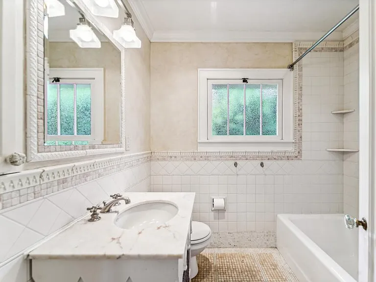 Upstairs Full Bath