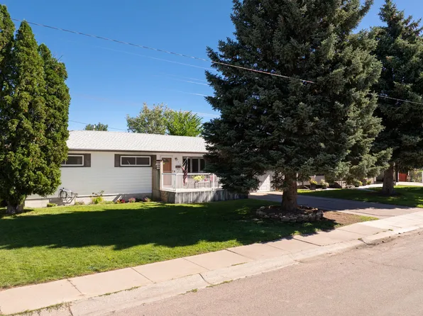 625 Riverview Dr E, Great Falls, MT 59404