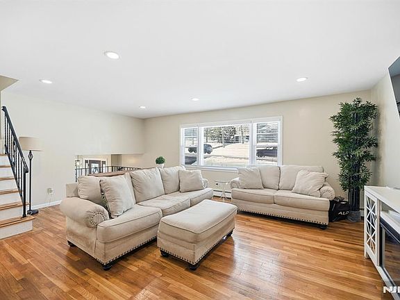 3rd image of 14 King Rd