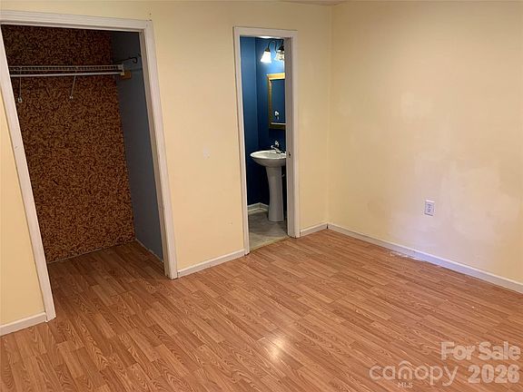4th image of 465 Bee Tree Rd