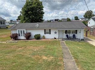 2486 Walnut St, Hurricane, WV 25526