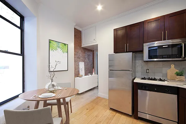 Rented by R New York | media 12