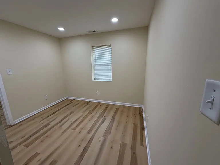 2306 Vermont St — Photo 15