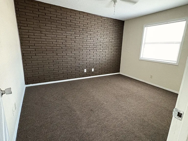 Sunshine Village Apartments — Photo 9