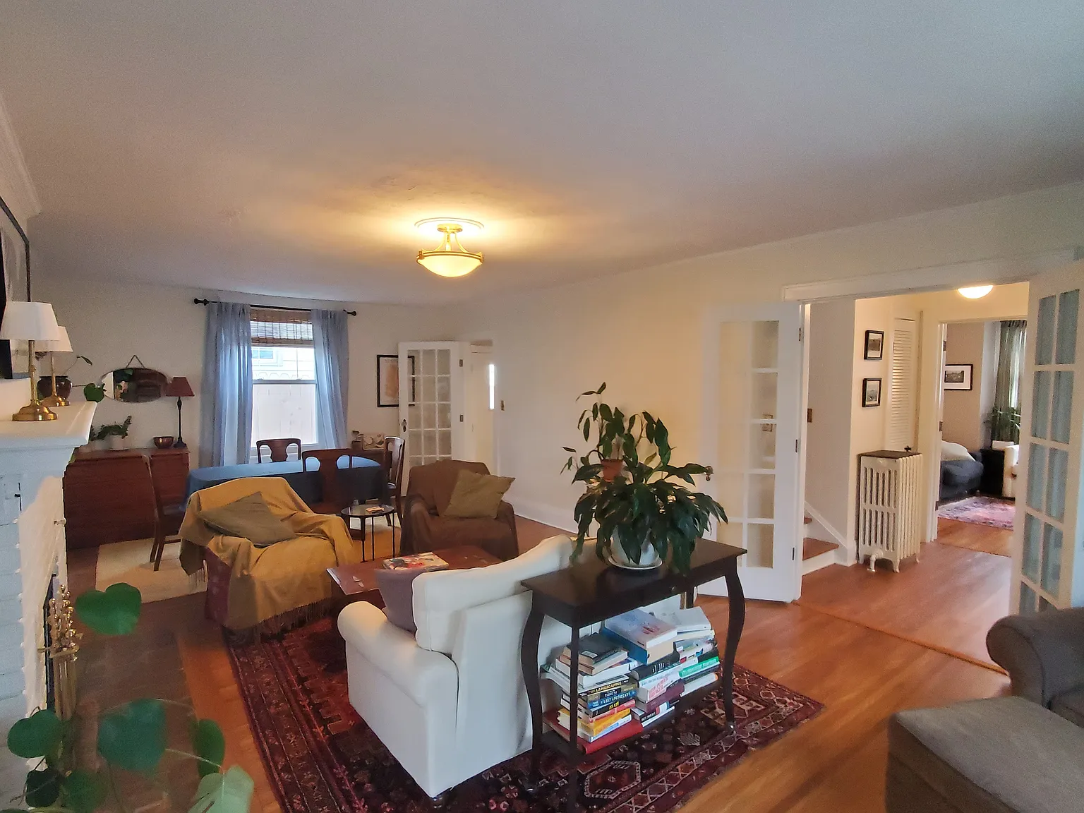 4 bed, 2.5 bath, 1600 sqft, $2,400 — Photo 2