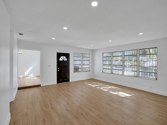 5th image of 1645 NW 131st St