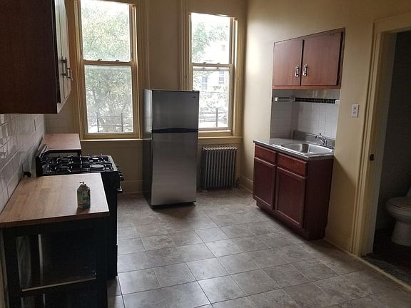 3rd image of 2949 Bruner Ave