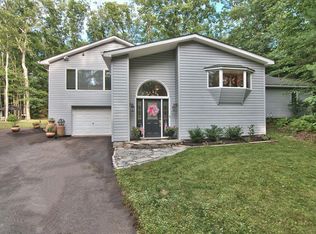 118 S Fairview Rd, Tafton, PA 18464