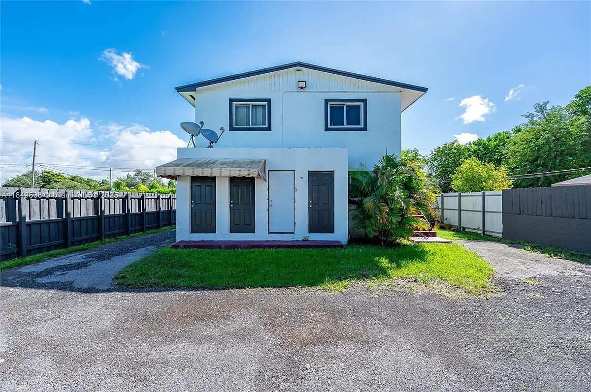 Building Photo - 520 SW Krome Ter #1