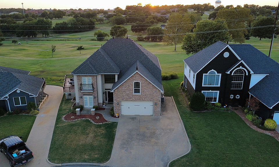 1st image of 305 Larsh Ln