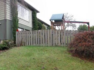762 E 11th Pl, Coquille, OR