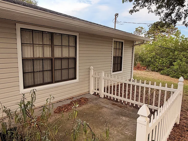 430 Thor Ave SE — Photo 2