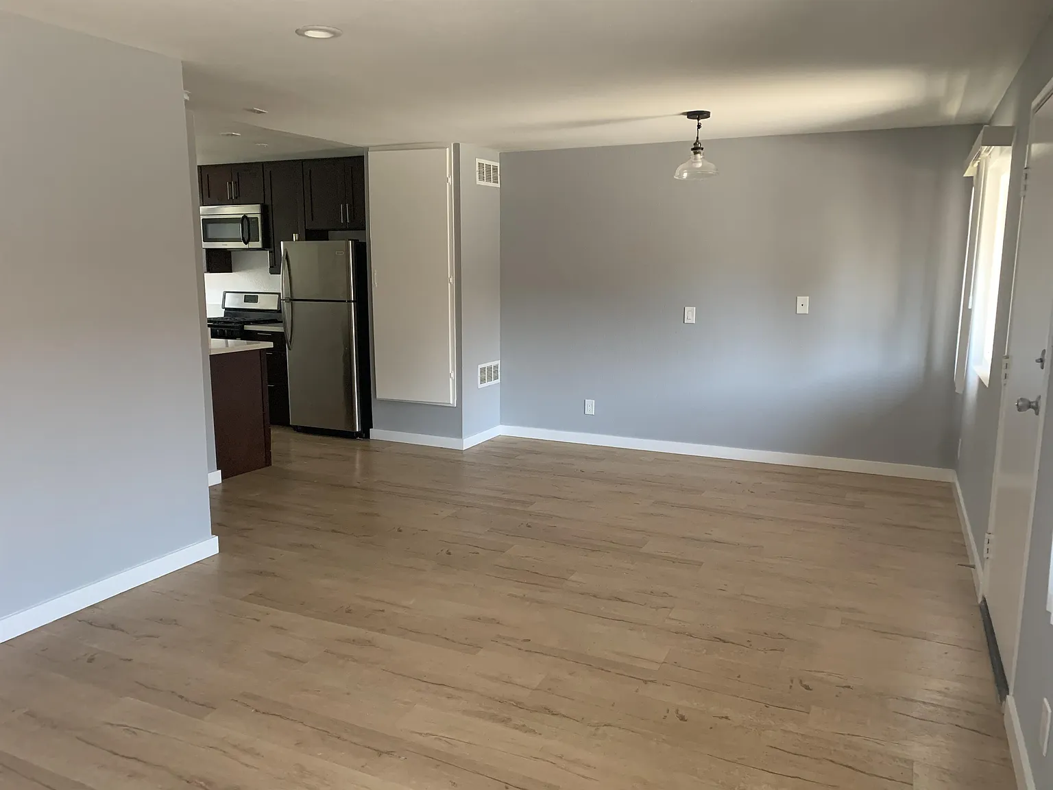 4317 - 4323 Perlita Ave — Photo 2