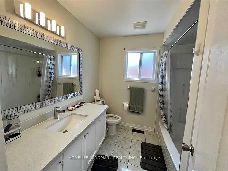 545 Menczel Cres #UPPER — Photo 14
