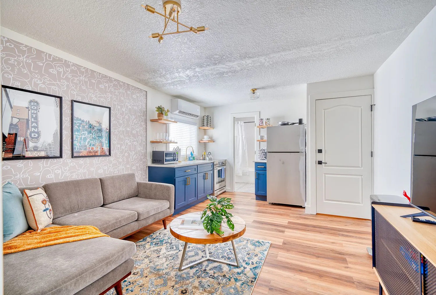 1 bed, 1.0 bath, 398 sqft, $2,213 — Photo 3