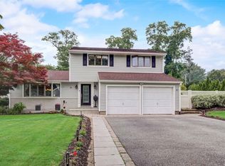 41 Donna Ln, Commack, NY 11725