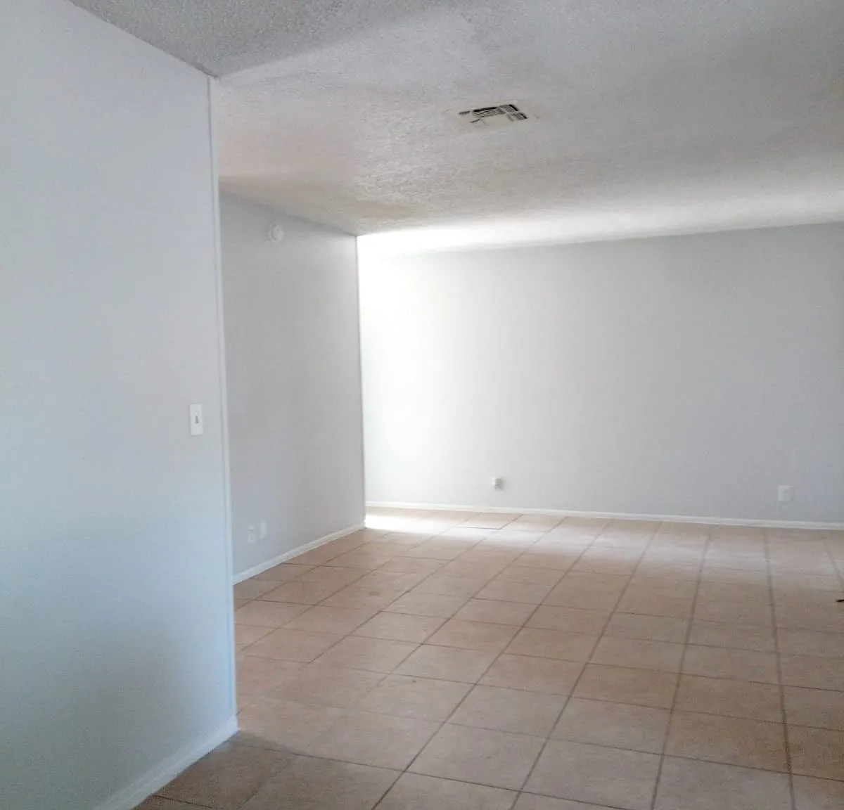 3 bed, 1008 sqft, $999 — Photo 3